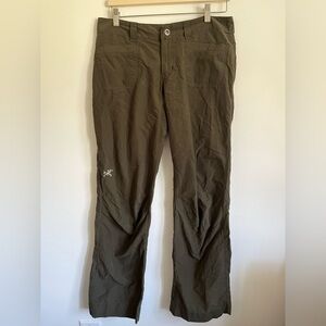 Arc’teryx Low Waist Cargo Khaki Hiking Outdoors Granola Pants Olive Green US 6